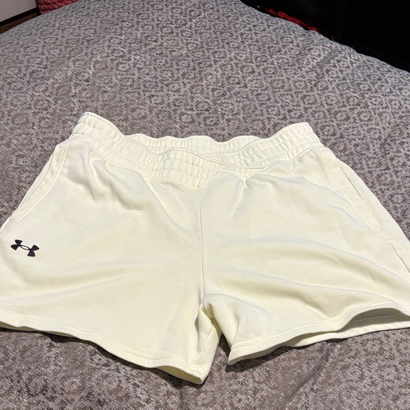 Under Armour Women's yellow/lime Shorts - Picture 1 of 6